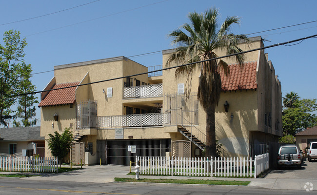 Building Photo - Flower Street Apartments