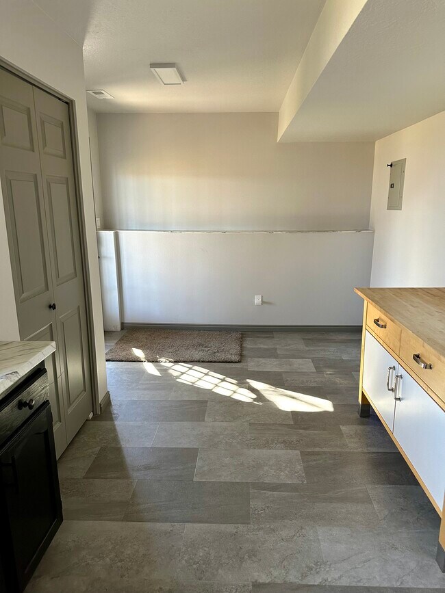 Cocina - 2419 W 2700 S