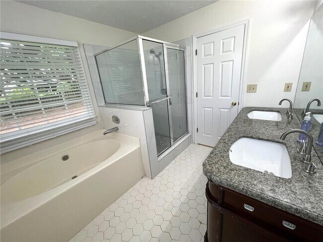 Foto del edificio - 4630 Hampton Square Dr