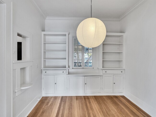 Building Photo - 1308 W Alabama St