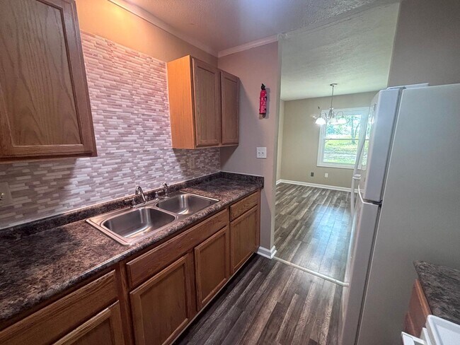 Foto del edificio - 5523 Livingston Dr