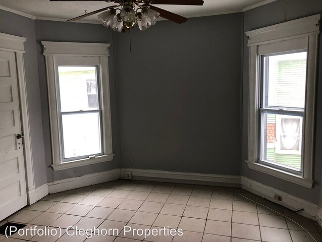 Building Photo - 218 W Beard Ave