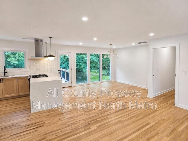 Foto del edificio - 4335 King Springs Rd SE