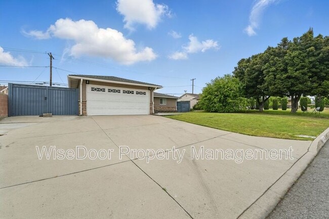 Building Photo - 387 E Nubia St