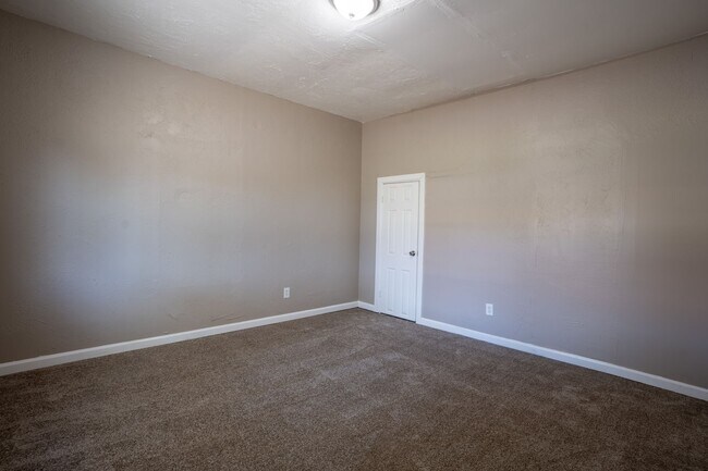 Building Photo - Charming 4-Bedroom Home with Modern Touche...