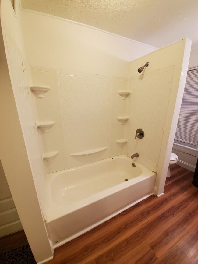 Foto del edificio - Spacious 3 Bedroom 1.5 Bath Brick Home