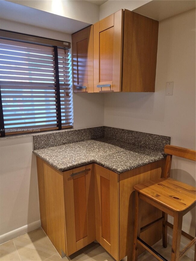 Foto del edificio - 8300 Sands Point Blvd