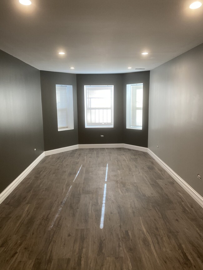 Foto del edificio - 3079 S Bonfield St