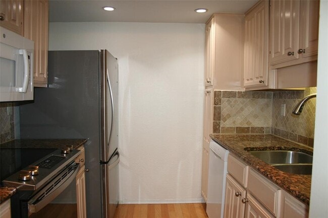 Foto del edificio - 8210 Bent Tree Rd