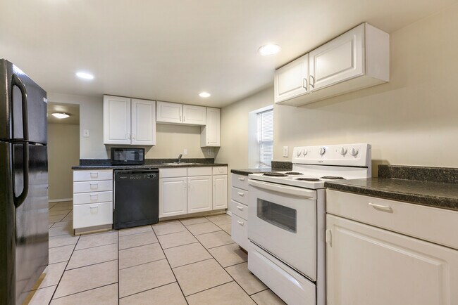 Kitchen - 312 Homedale St