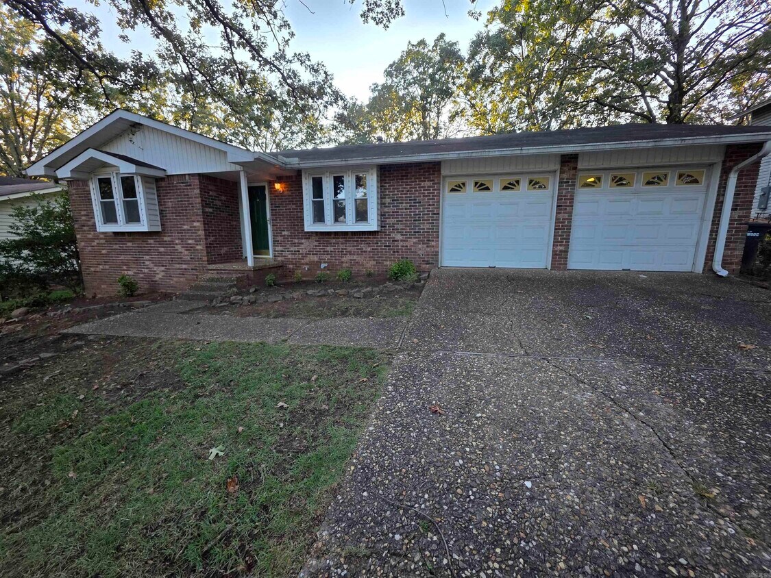 Foto principal - 8303 Pennwood Dr