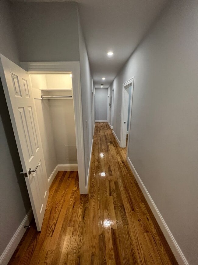 Foto del edificio - Cenntral Location, In-Unit Washer and Drye...