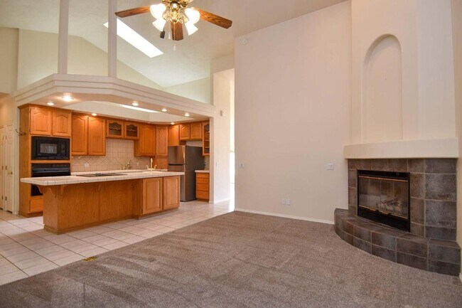 Foto del edificio - Cozy 4 Bedroom 2 Bathroom Home