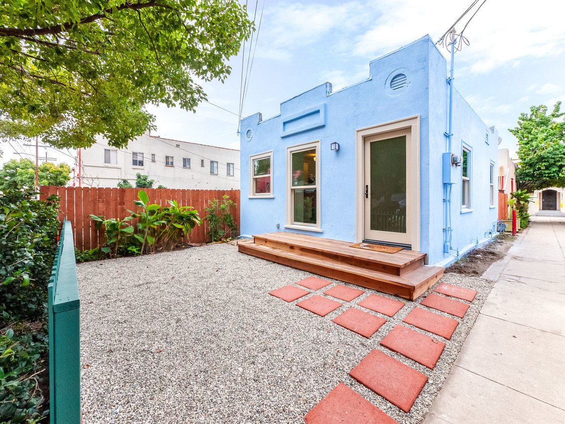 Primary Photo - 1435 Echo Park Ave