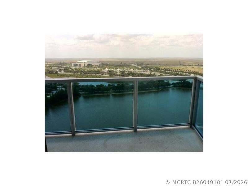 Building Photo - 2641 N Flamingo Rd