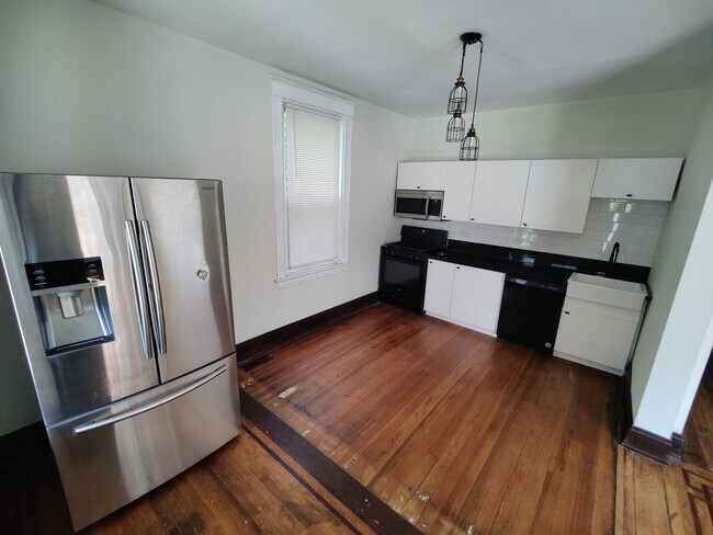 Kitchen - 2000 Ryan Ave