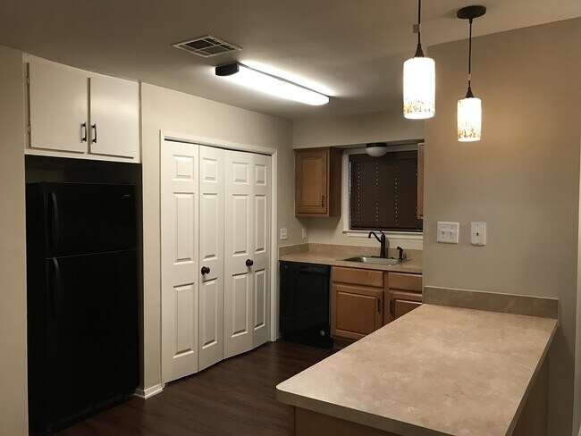 Foto del edificio - Renovated 2 Bedroom Home Near HEB, Target ...