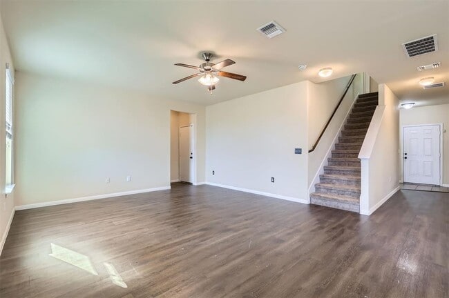 Building Photo - 112 Sabine River Dr