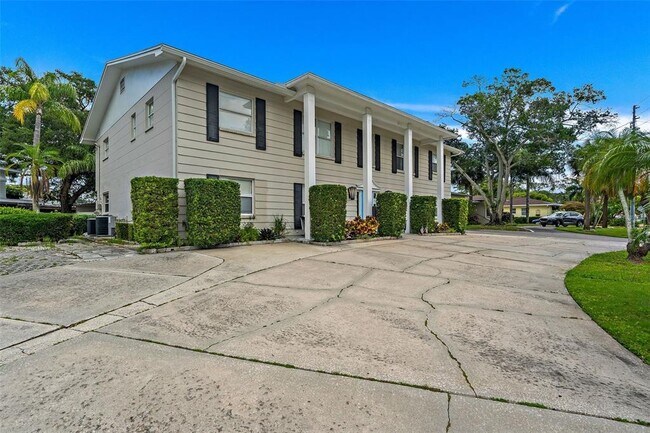 Foto del edificio - 503 Monterey Blvd NE