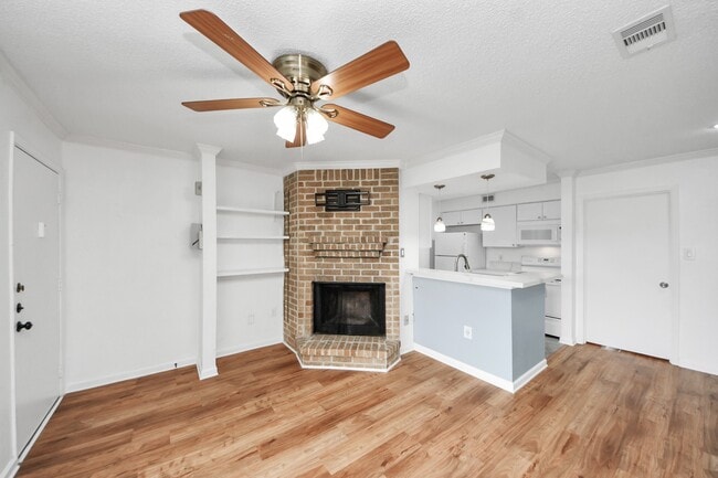 Building Photo - 250 El Dorado Blvd