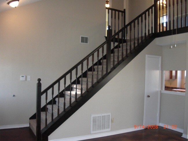 Building Photo - 2504 Autrey Dr