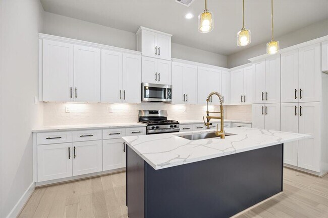 Foto del edificio - 5823 Mansfield St