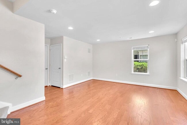 Building Photo - 617 S Cherry Grove Ave