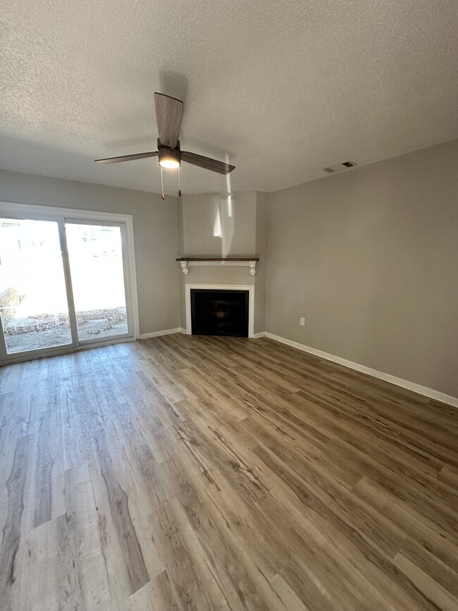 Foto del edificio - 38 Helmsman Ct