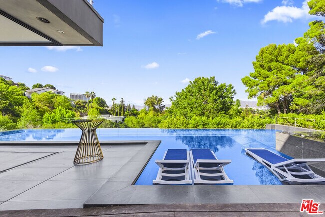 Foto del edificio - 3712 Broadlawn Dr