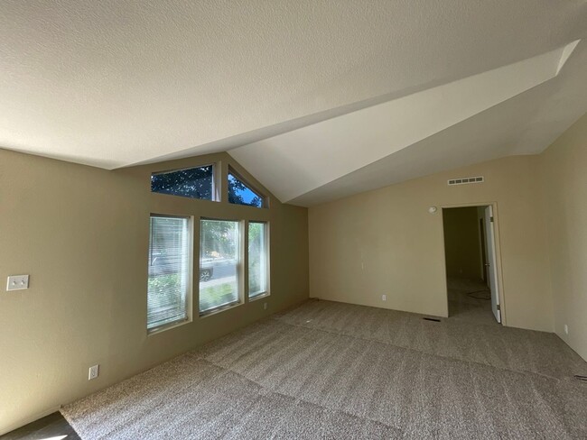 Building Photo - 4 Bedroom / 2 Bath Manufactured Home in SW...