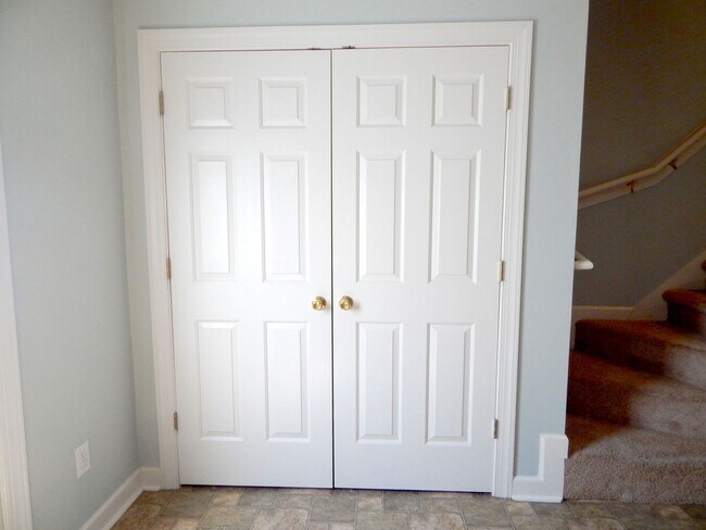 Building Photo - Two Bedroom Townhome in Desirable Carolina...