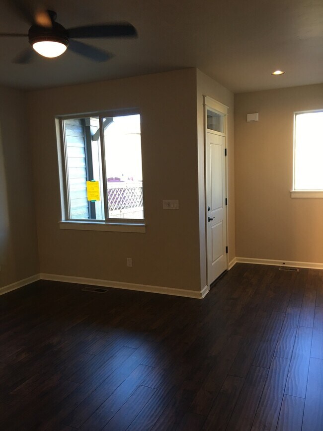 Foto del edificio - Gorgeous Newer Townhouse in NE Bend
