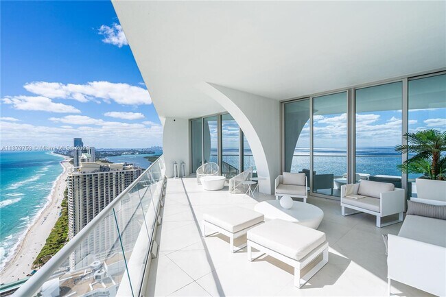 Building Photo - 16901 Collins Ave