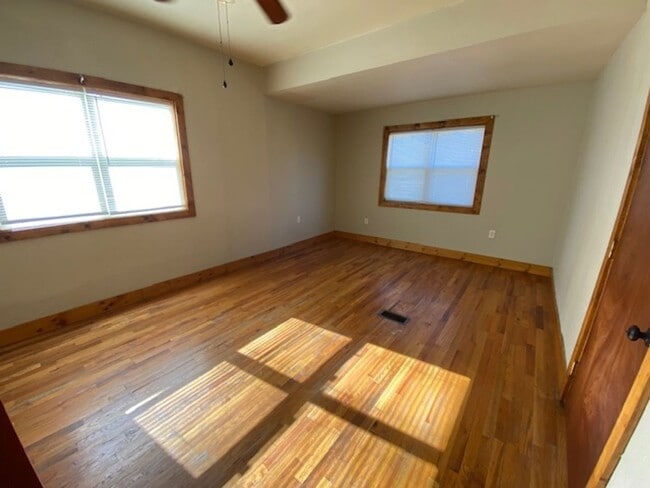 Foto del edificio - VERY CLEAN AND SPACIOUS 3 BEDROOM 2 BATH H...
