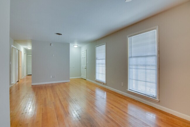 Foto del edificio - 2710 Glenn Hills Dr