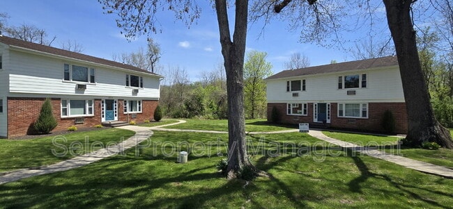 Foto del edificio - 3839 Sleepy Hollow Ln