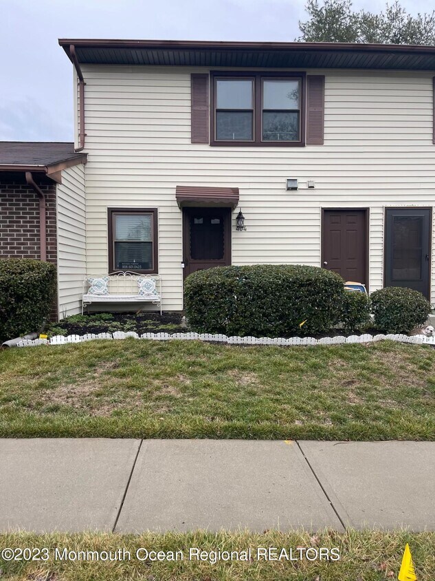 404 Crawford St, Eatontown, NJ 07724 Condo for Rent in Eatontown, NJ