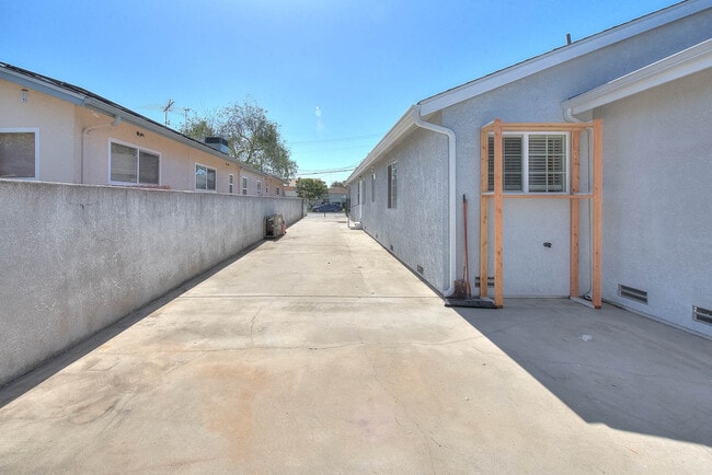 Building Photo - 24600 Cypress St