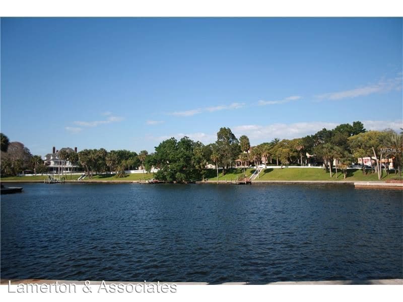 Foto del edificio - 100 Grand Blvd