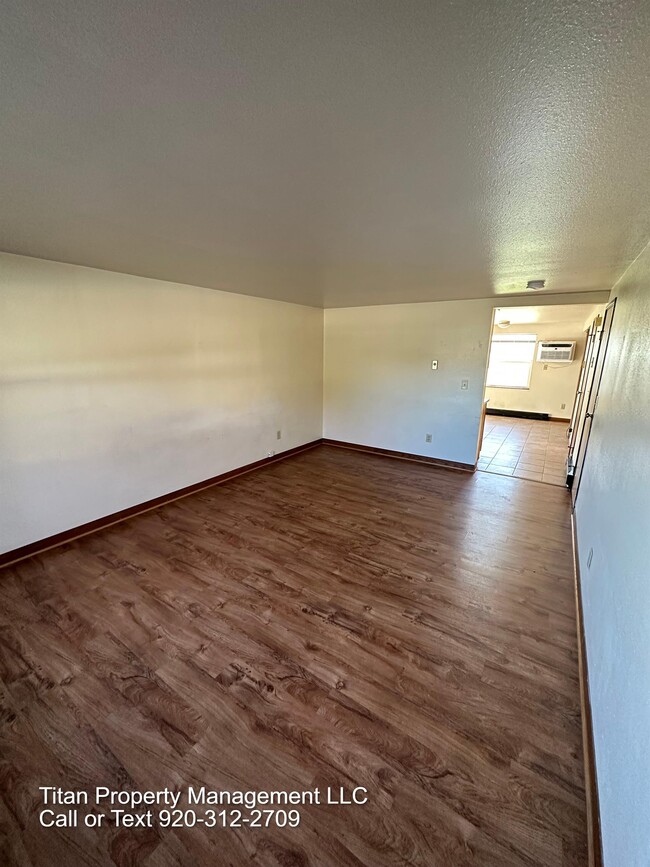 Building Photo - 1409 W Linwood Ave
