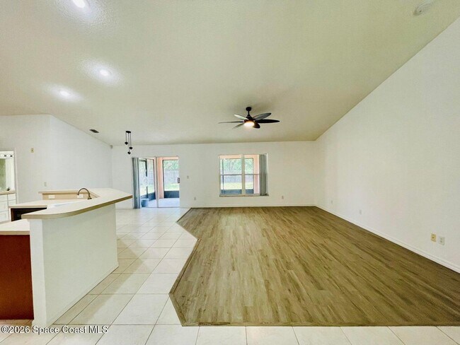 Foto del edificio - 670 Elmont St NW