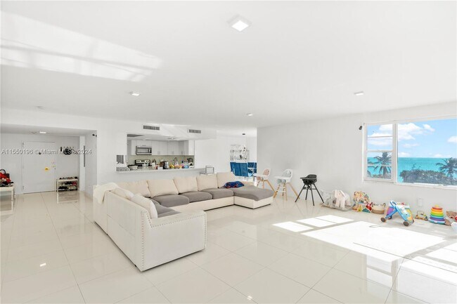 Foto del edificio - 5255 Collins Ave