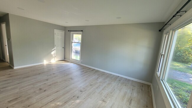 Building Photo - 149 Austin Ave