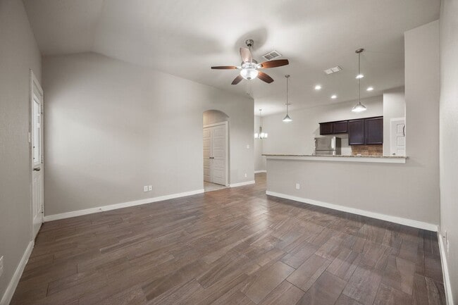 Building Photo - 574 Creekside Frst
