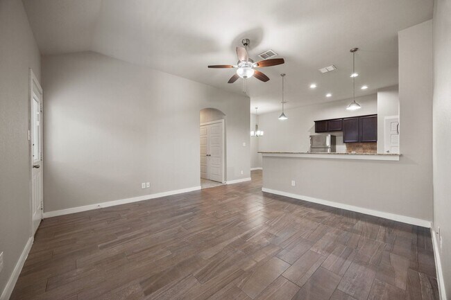 Foto del edificio - Beautiful 3 Bedroom Duplex Located in New ...