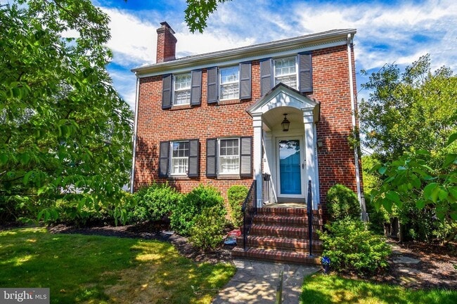 Building Photo - Discover exceptional comfort and timeless style in this beautifully updated single family residen...
