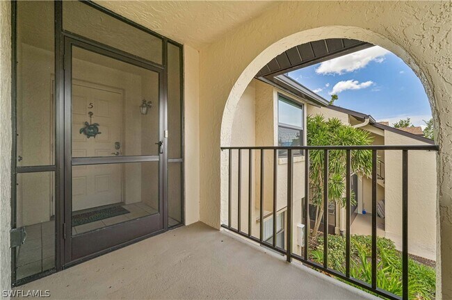 Foto del edificio - 8475 Charter Club Cir