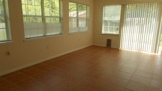 Building Photo - Northridge Beauty PENDING LEASE