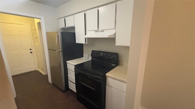 Foto del edificio - 8210 Sam Rayburn Dr