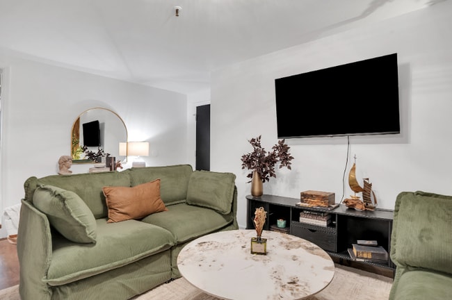 Foto del edificio - 121 W Hall St